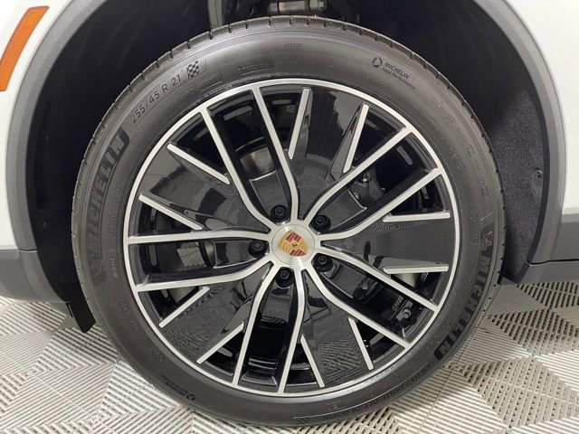 New 2025 Porsche Macan Electric image 16