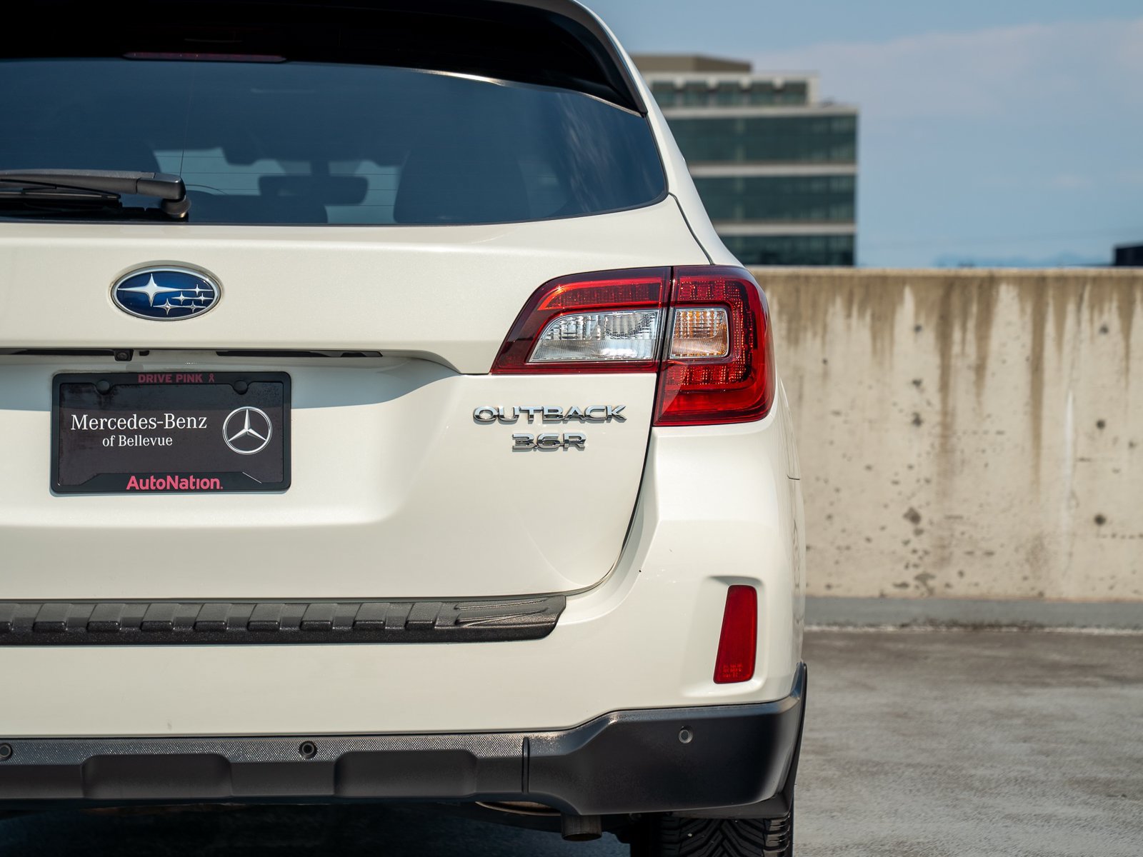 Used 2017 Subaru Outback 3.6R Touring w/ Popular Package #5A AWD/4WD image 9