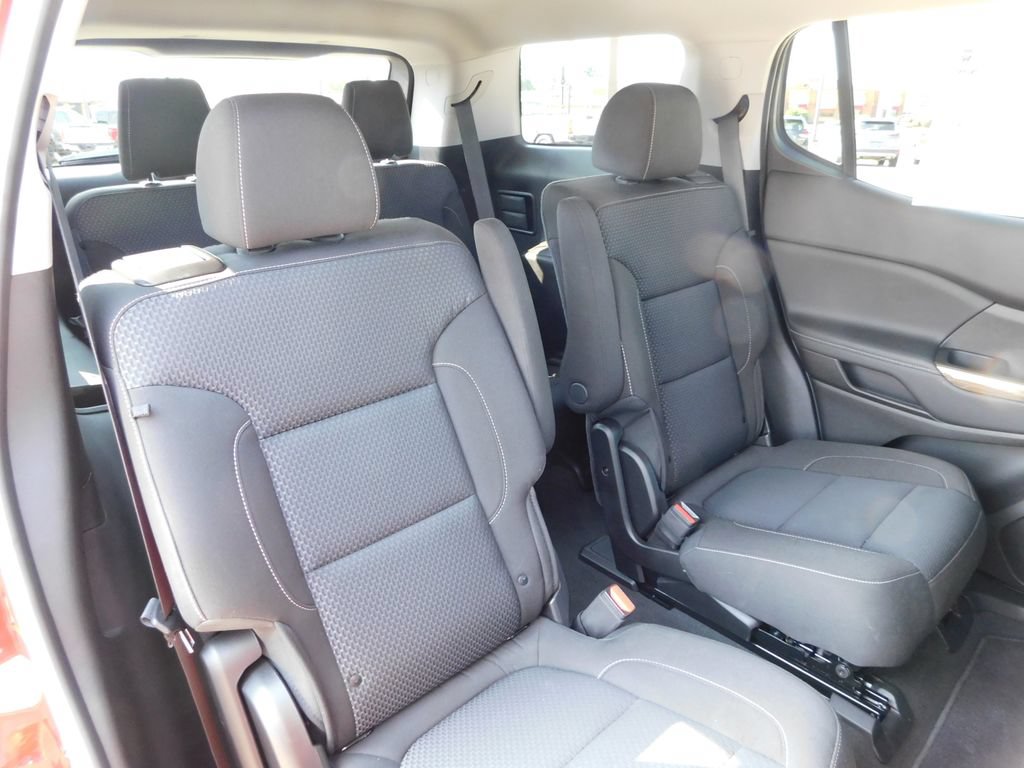 Used 2023 GMC Acadia SLE w/ Driver Convenience Package FWD image 21