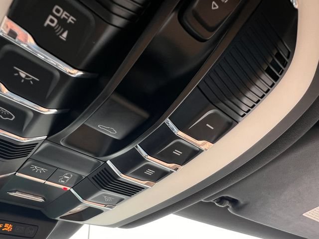 Used 2021 Porsche Macan AWD/4WD image 28