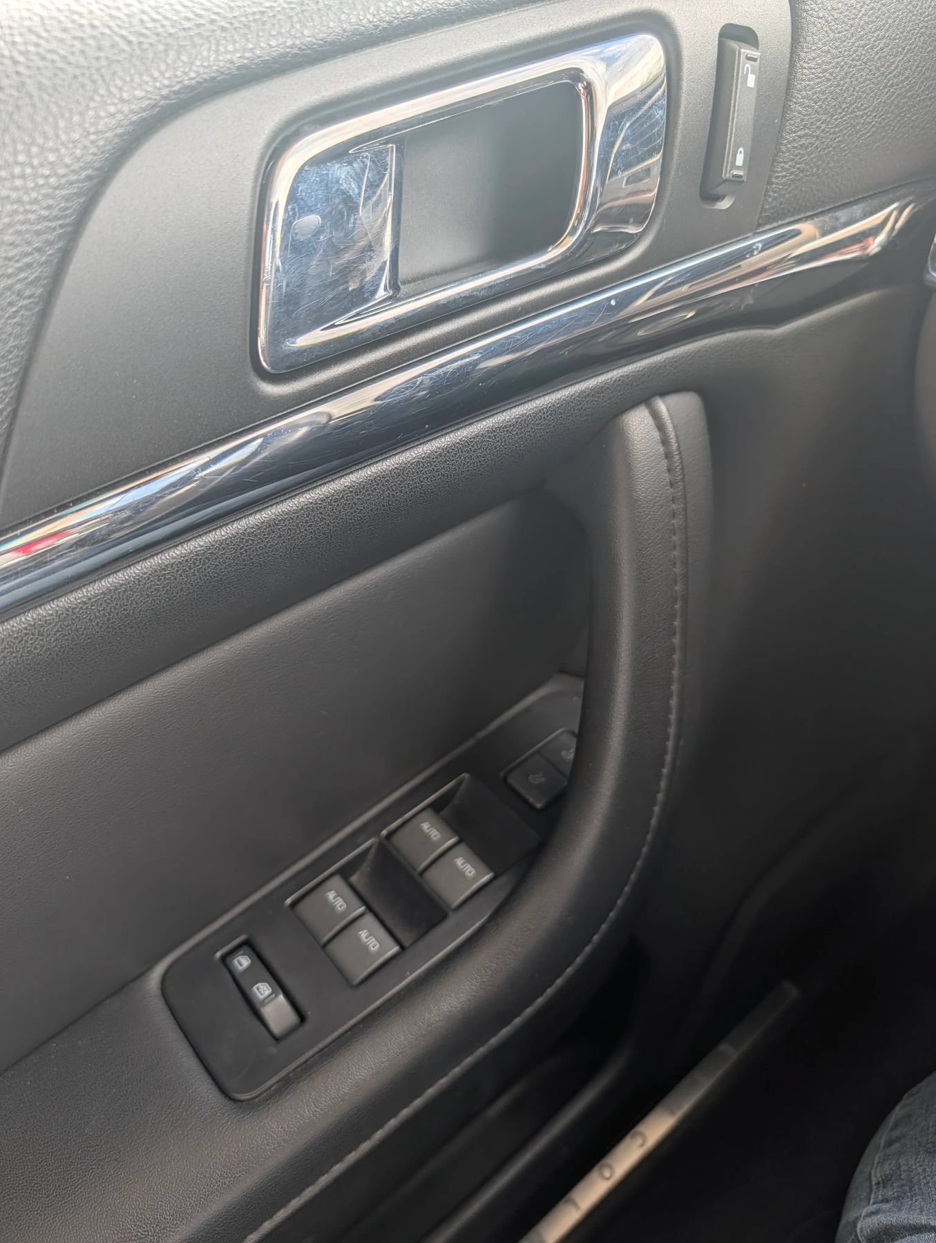 Used 2012 Lincoln MKS AWD image 12