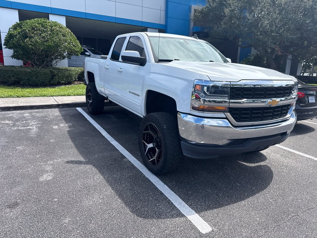 Used 2019 Chevrolet Silverado 1500 LT RWD image 2