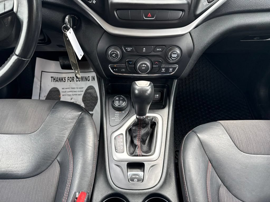 Used 2015 Jeep Cherokee Trailhawk AWD/4WD image 17