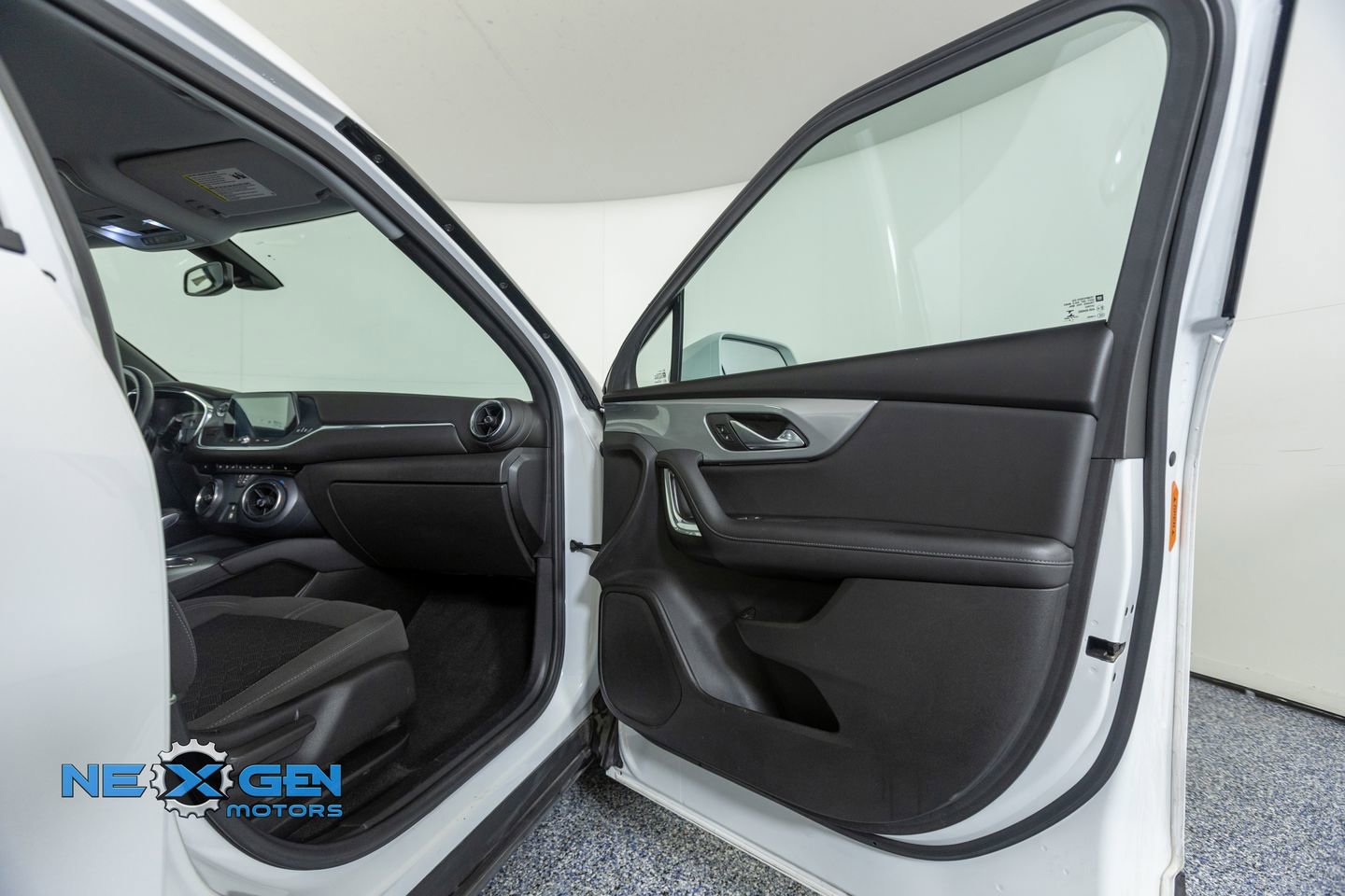 Used 2019 Chevrolet Blazer LT image 35