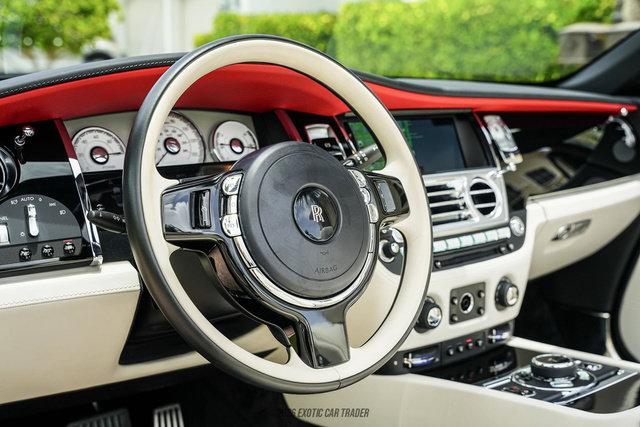 Used 2019 Rolls-Royce Dawn RWD image 44