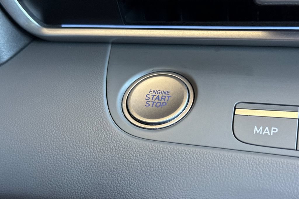Used 2024 Hyundai Elantra Blue FWD image 25