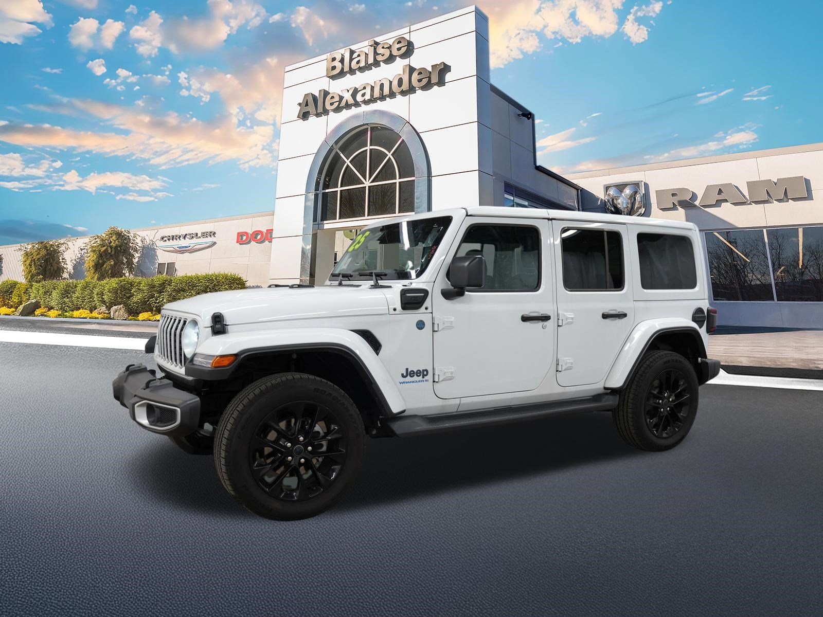 Used 2025 Jeep Wrangler Sahara AWD/4WD image 10
