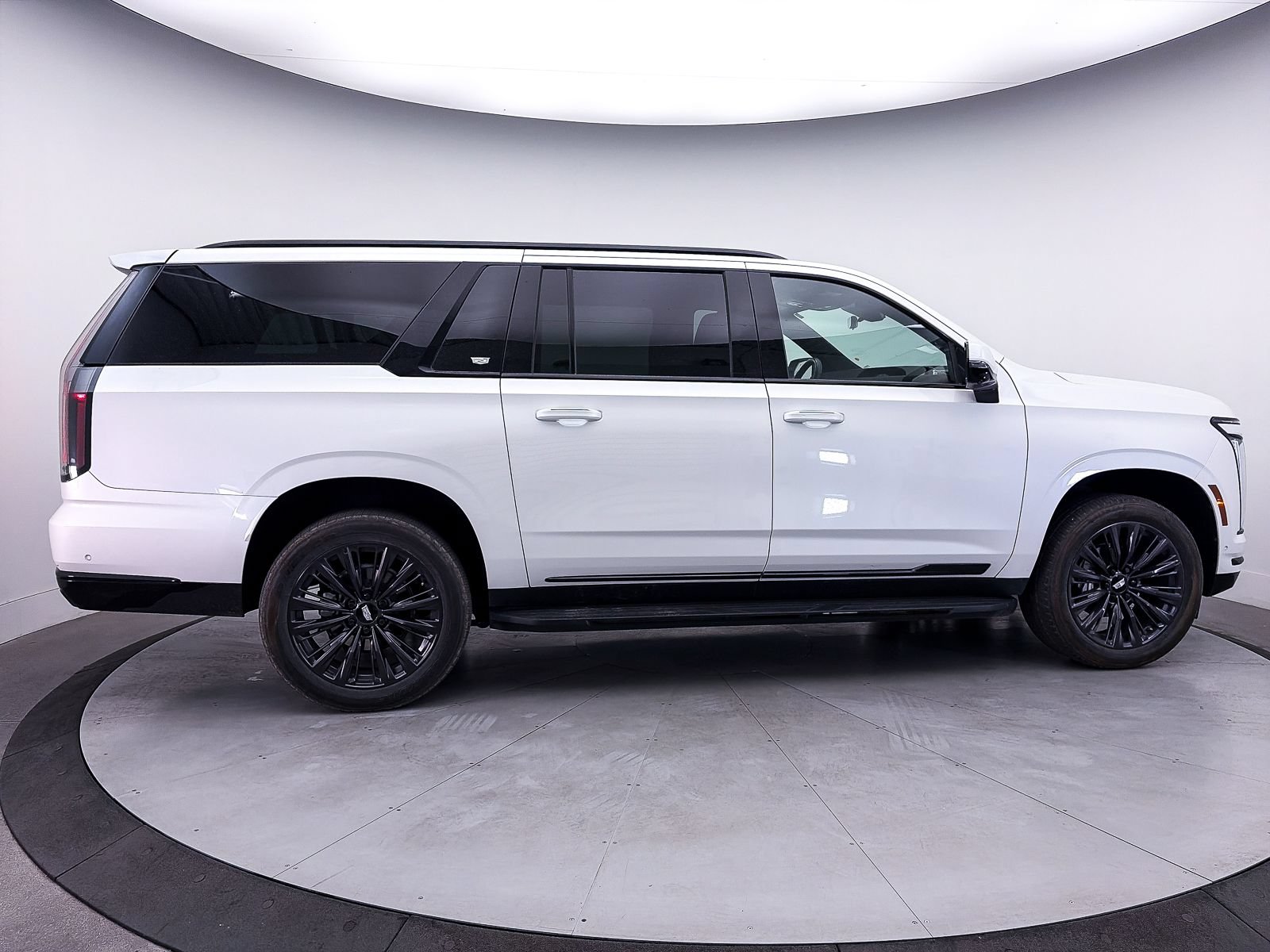 Used 2025 Cadillac Escalade ESV Sport w/ LPO, ONYX Package AWD/4WD image 45
