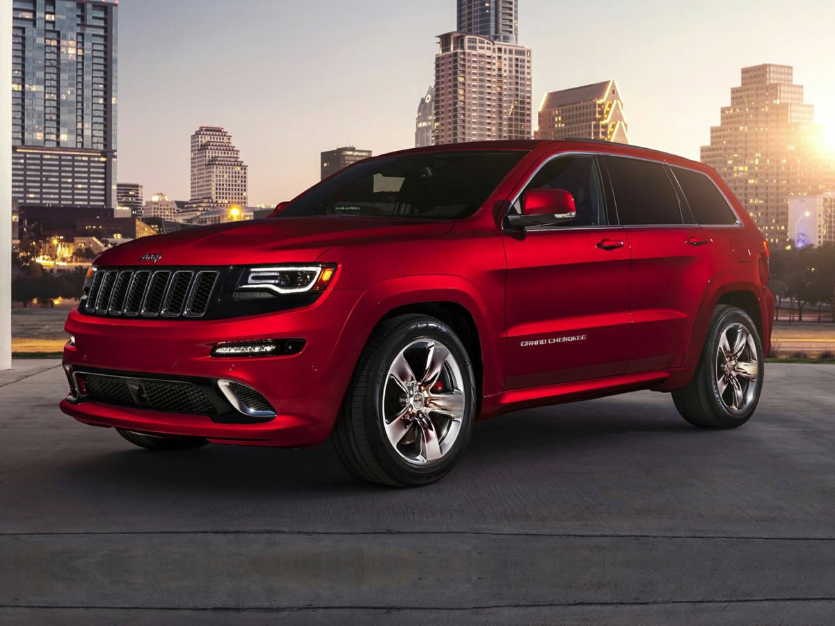 Used 2017 Jeep Grand Cherokee Laredo AWD/4WD image 2