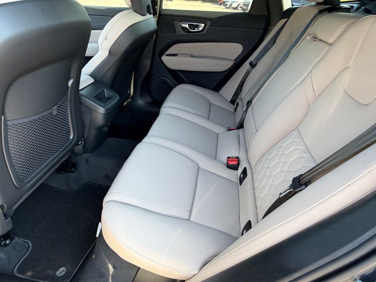 New 2027 Volvo XC60 B5 Plus AWD/4WD image 17