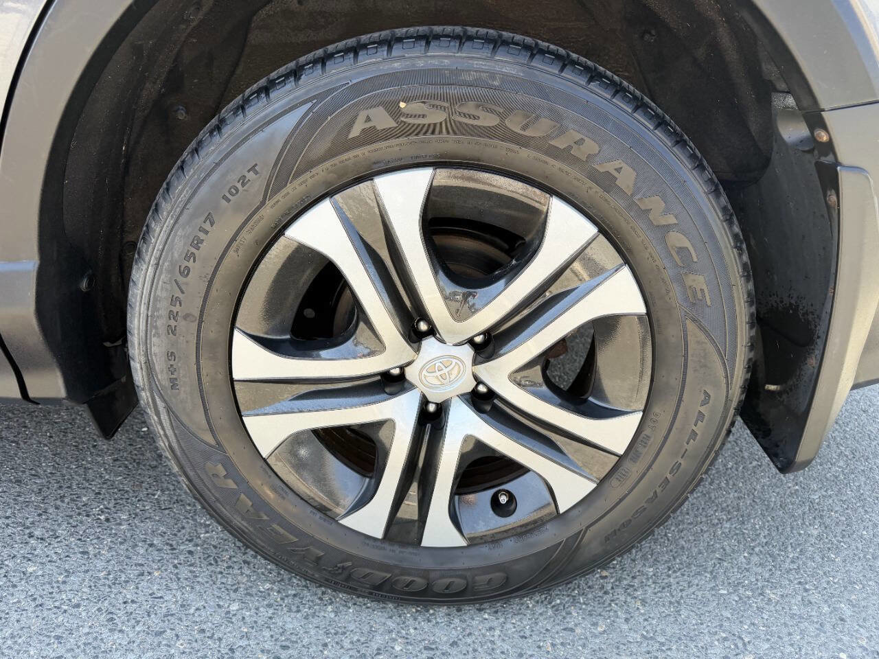 Used 2016 Toyota RAV4 LE AWD/4WD image 12