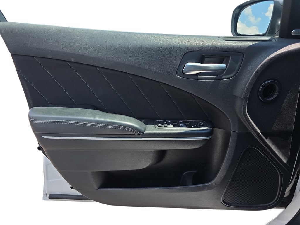 Used 2023 Dodge Charger SXT RWD image 25