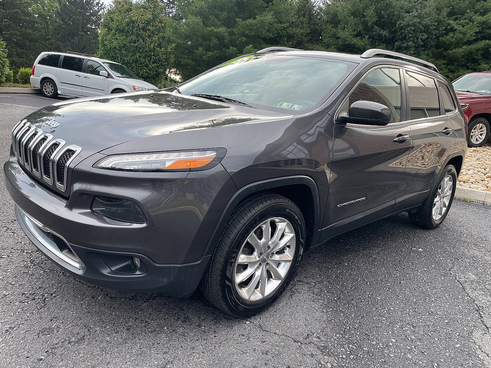 Used 2017 Jeep Cherokee Limited image 11