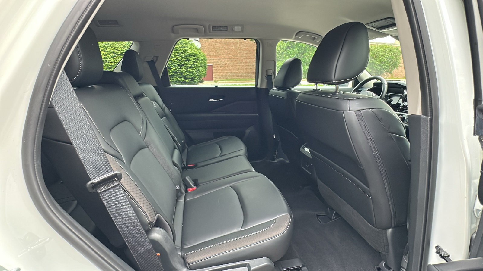 Used 2024 Nissan Pathfinder SL AWD/4WD image 23