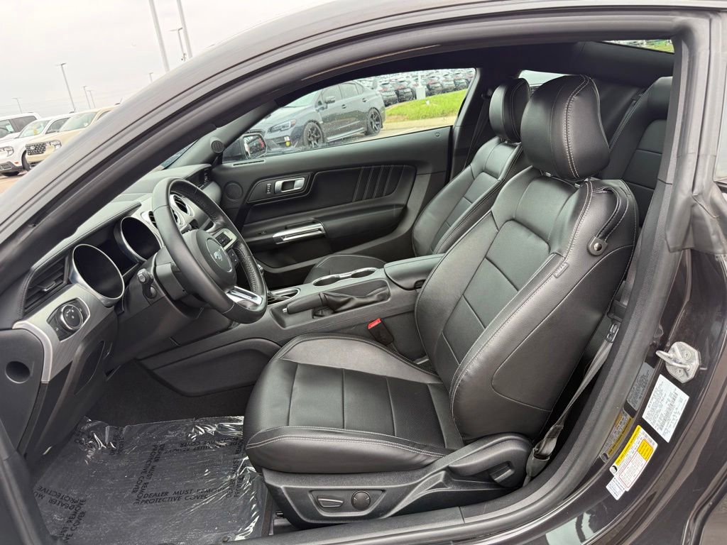 Used 2022 Ford Mustang Premium RWD image 5