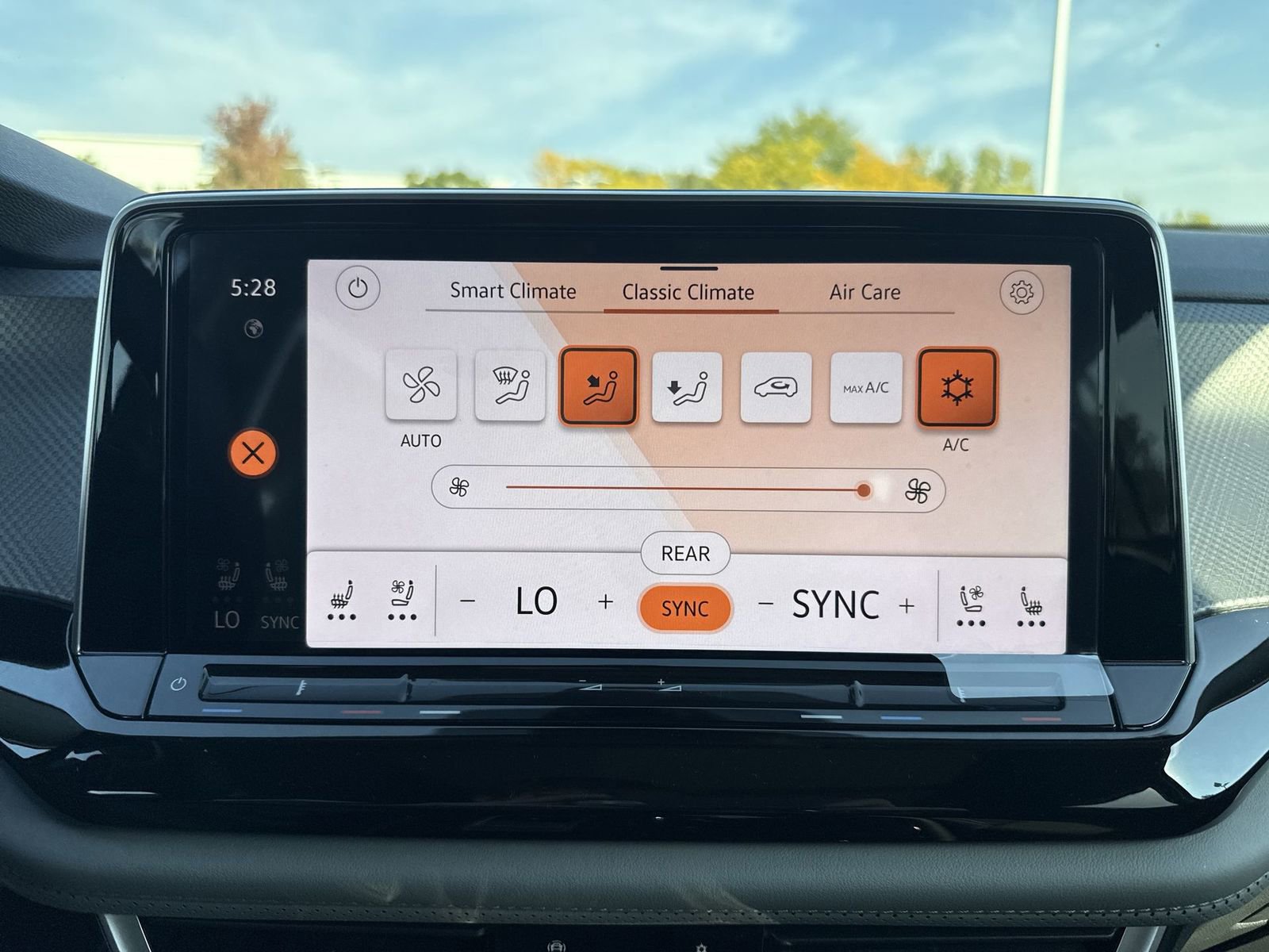 New 2025 Volkswagen Atlas Peak Edition SE image 20