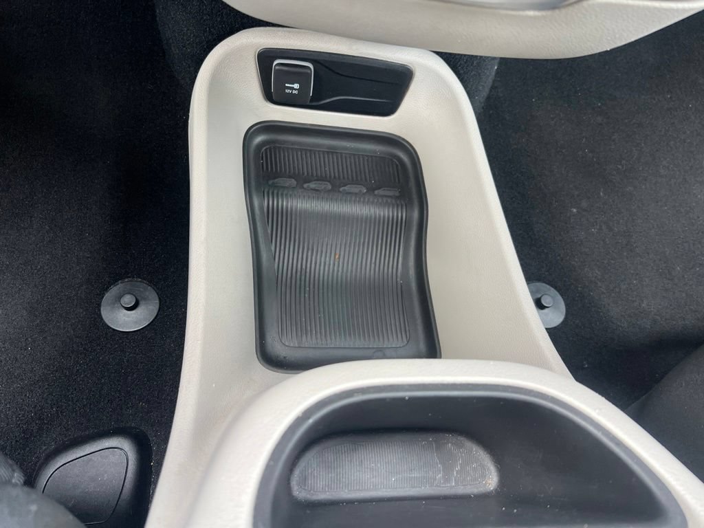 Used 2023 Chrysler Pacifica Touring-L FWD image 44
