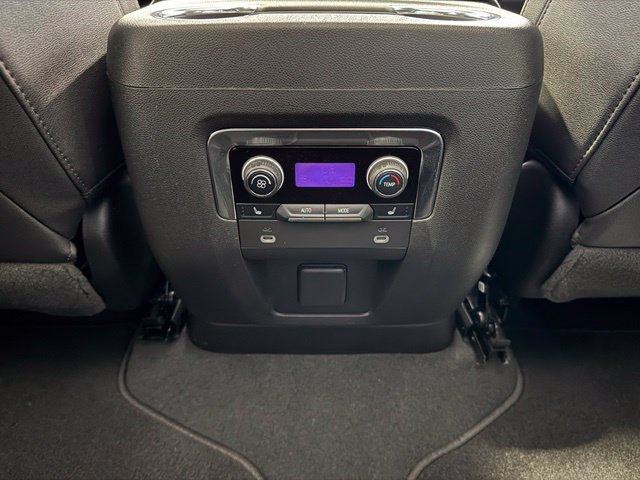 Used 2023 Chevrolet Tahoe Premier AWD/4WD image 18