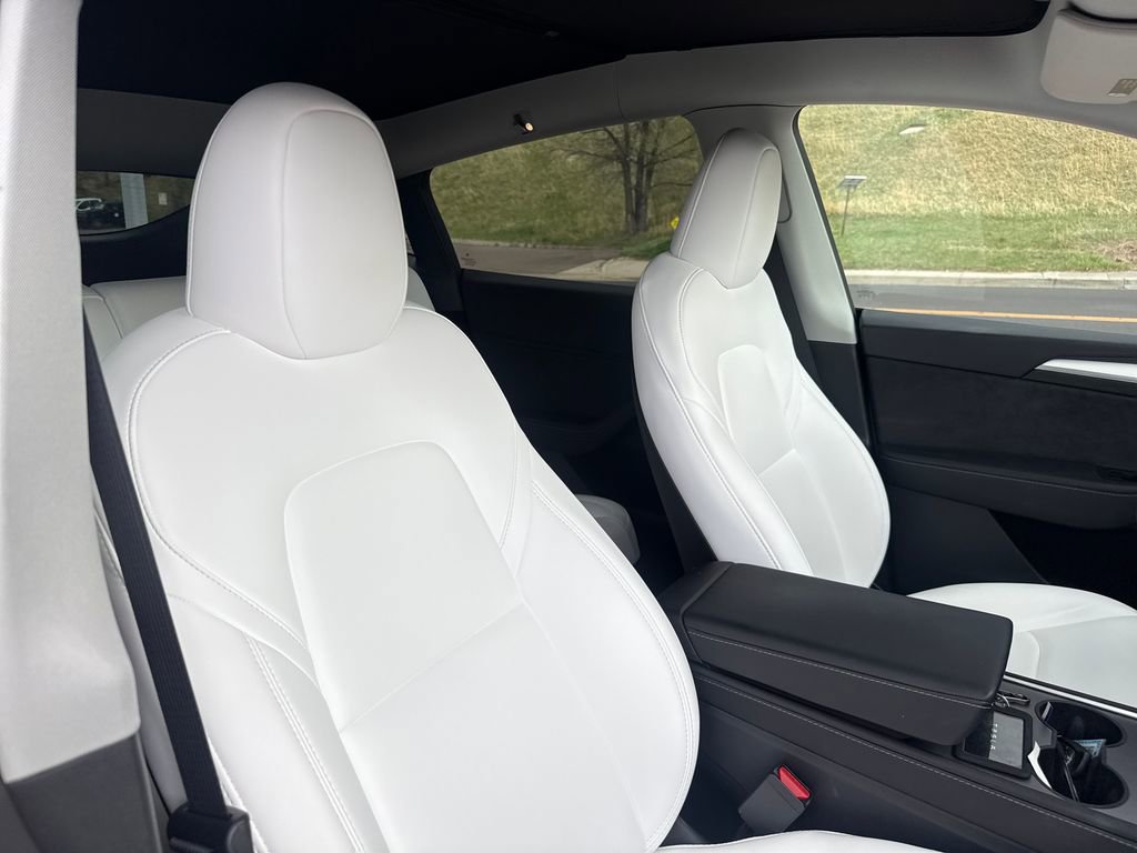 Used 2025 Tesla Model Y Performance image 26