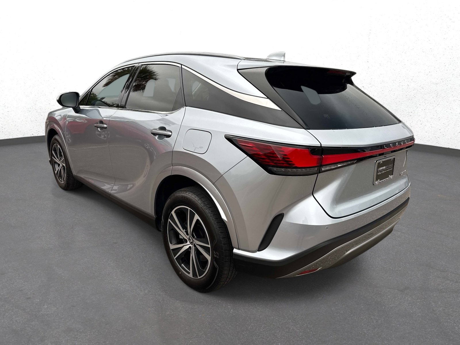 Used 2023 Lexus RX 350 Premium w/ Accessory Package (Z1) FWD image 5