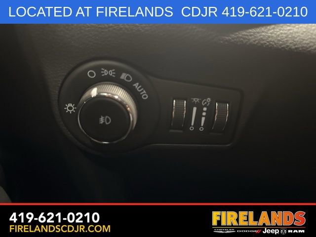 New 2025 Jeep Compass Latitude w/ Sun & Sound Group AWD/4WD image 24