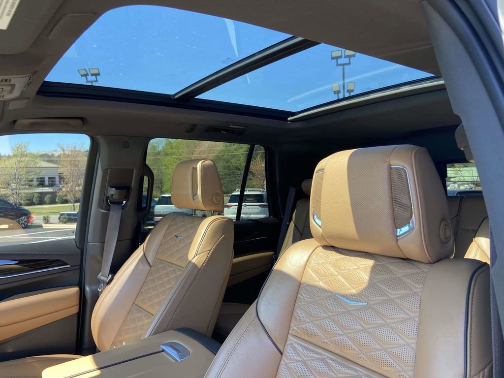 Used 2023 Cadillac Escalade Premium Luxury AWD/4WD image 17