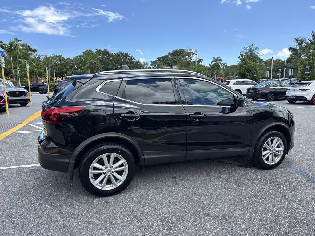 Used 2018 Nissan Rogue Sport SV w/ SV Technology Package AWD/4WD image 4