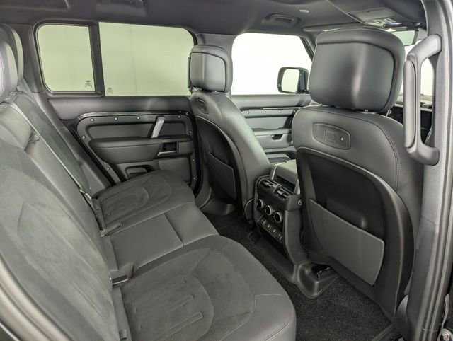 Used 2022 Land Rover Defender 110 V8 AWD/4WD image 22