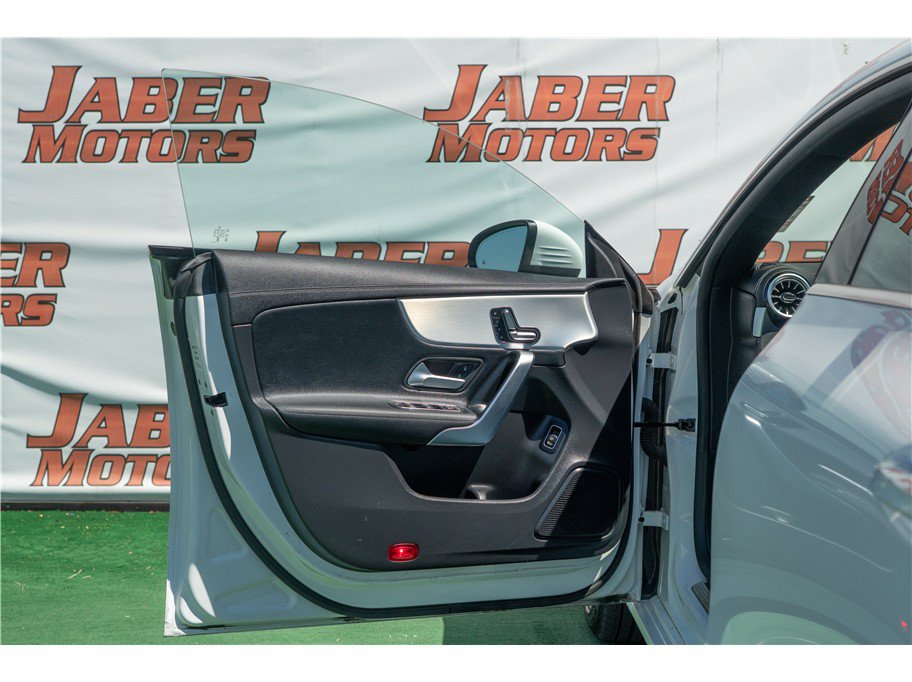 Used 2025 Mercedes-Benz CLA 250 image 27