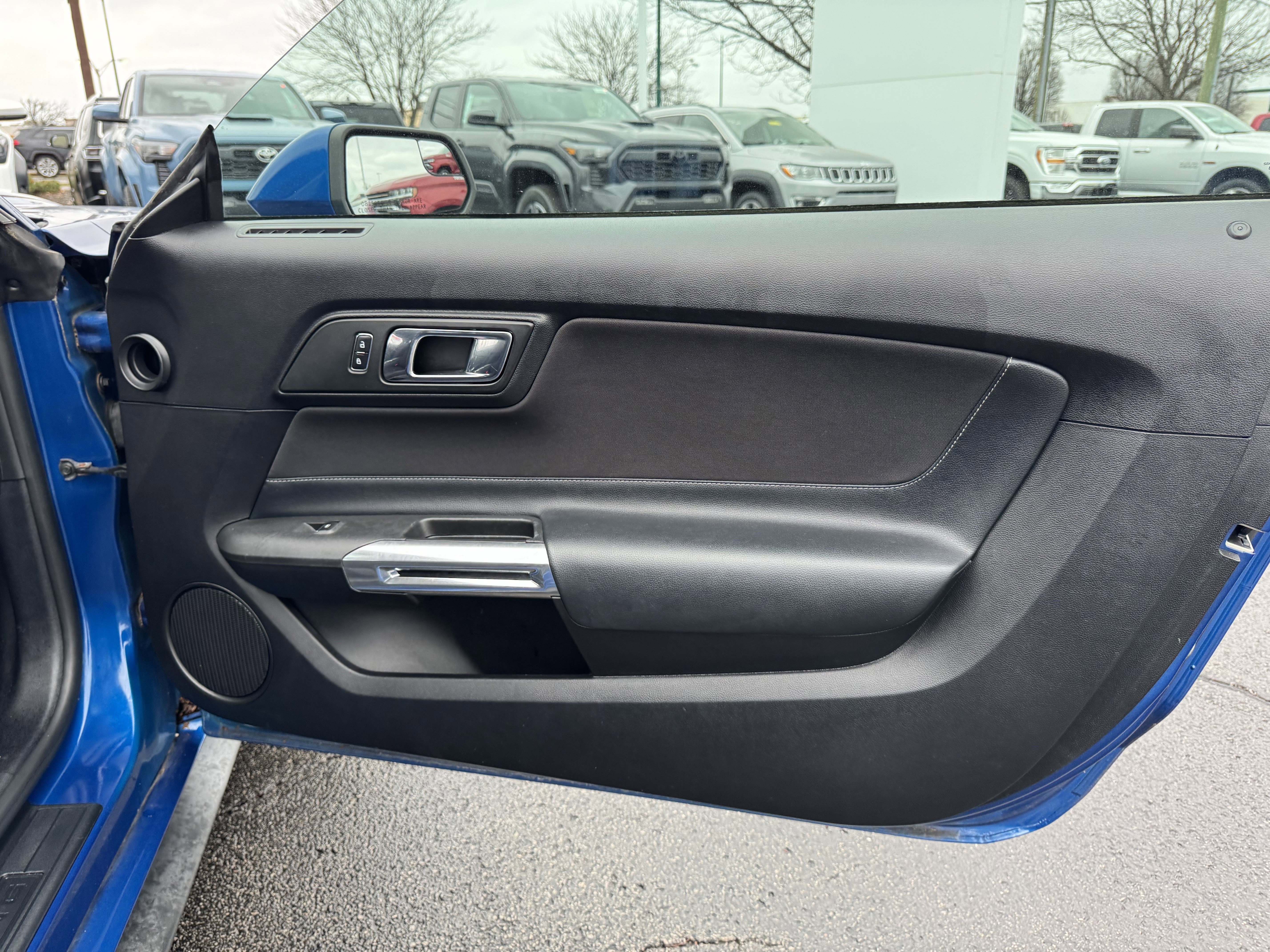 Used 2017 Ford Mustang Coupe image 31