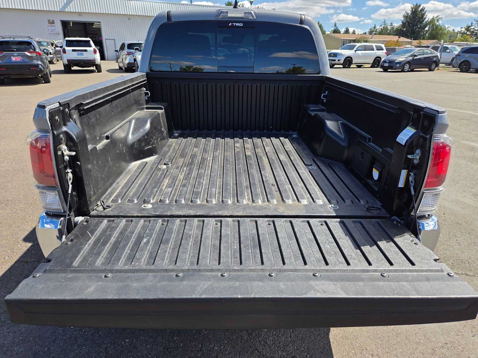 Certified 2020 Toyota Tacoma TRD Off-Road AWD/4WD image 17