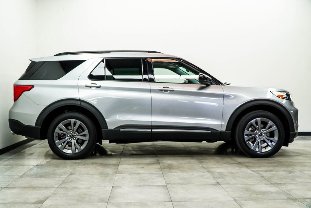 Used 2022 Ford Explorer XLT w/ Equipment Group 202A image 10