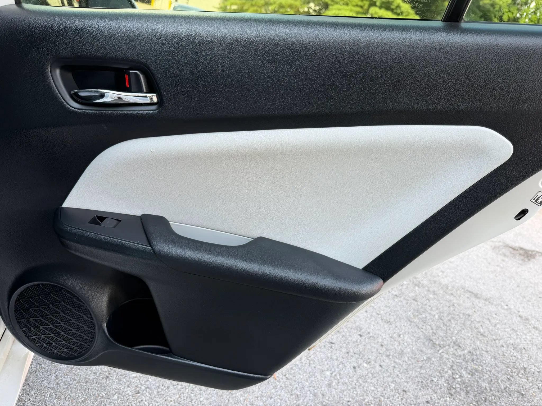 Used 2021 Toyota Prius L Eco FWD image 28