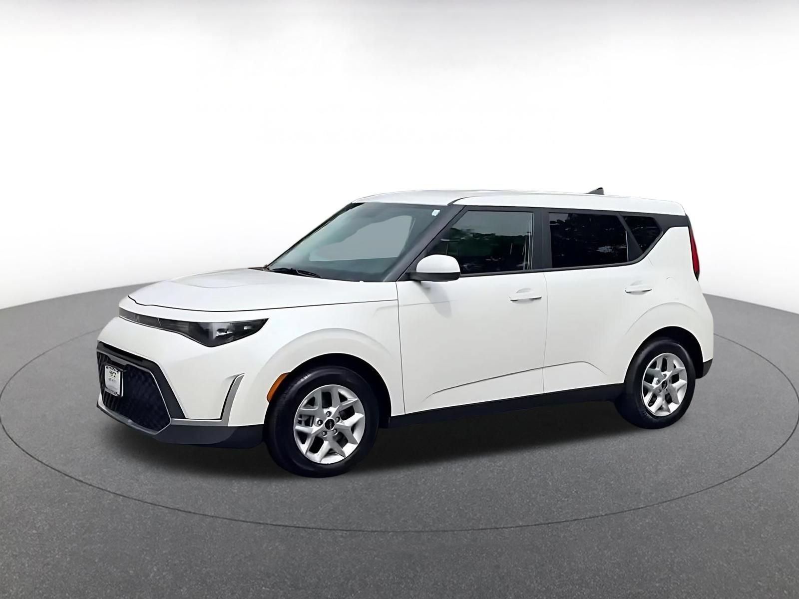Used 2025 Kia Soul LX w/ LX Technology Package FWD image 8