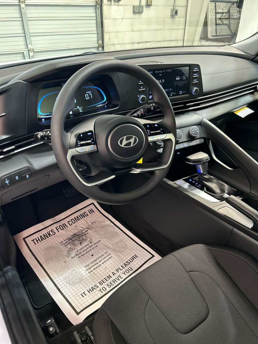 New 2026 Hyundai Elantra SE FWD image 9