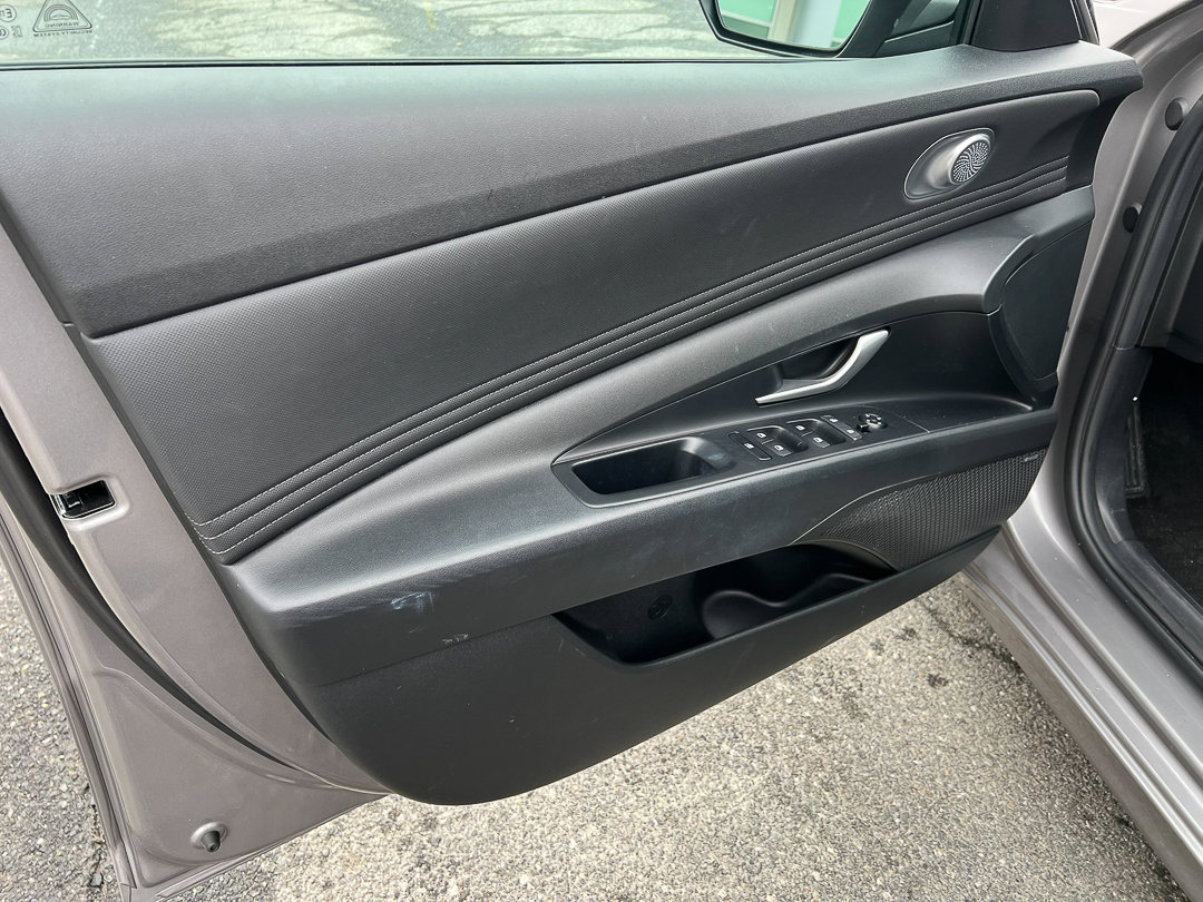 Used 2021 Hyundai Elantra Limited image 11