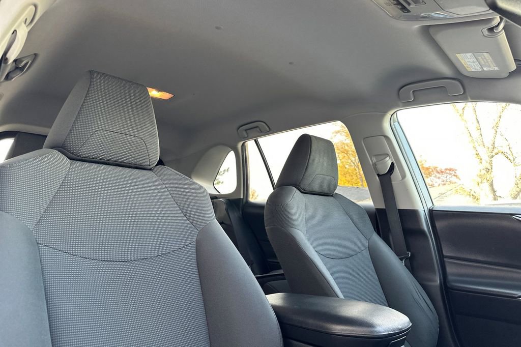 Used 2020 Toyota RAV4 LE w/ All Weather Liner Package AWD/4WD image 17