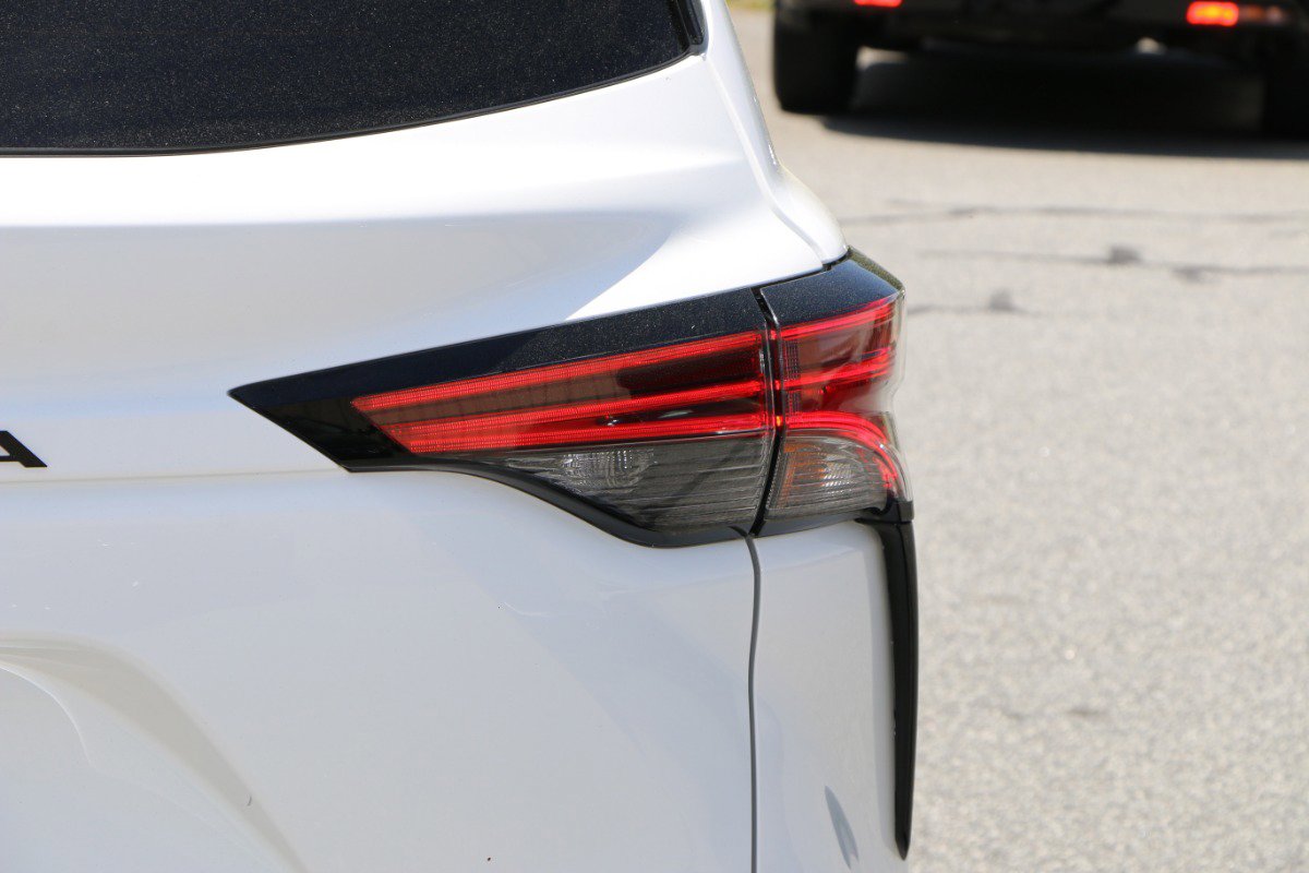 Used 2021 Toyota Sienna XSE FWD image 7