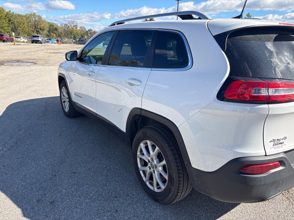 Used 2018 Jeep Cherokee Latitude Plus w/ Cold Weather Group AWD/4WD image 3