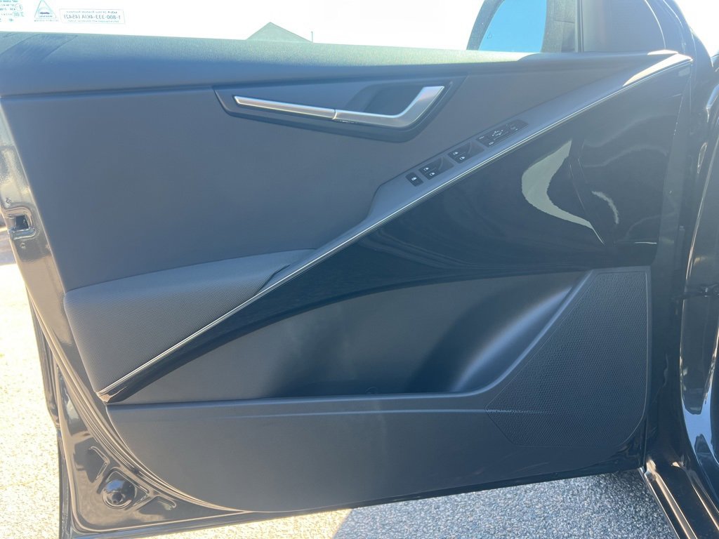 New 2025 Kia Niro EX w/ EX Cold Weather Package image 8