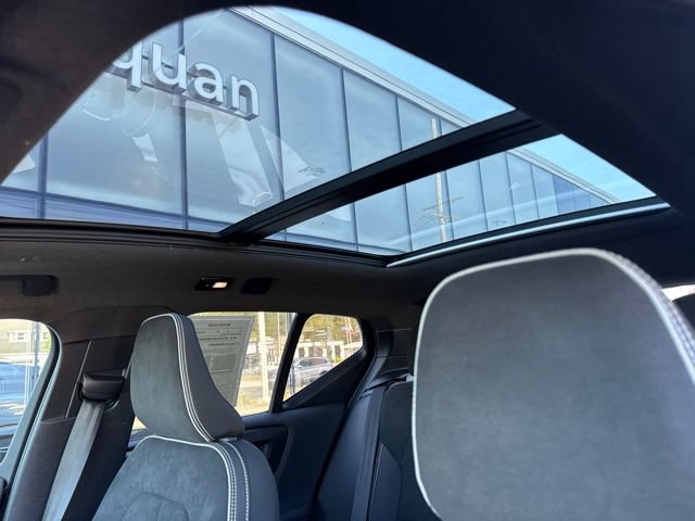 Certified 2025 Volvo XC40 B5 Plus AWD/4WD image 27
