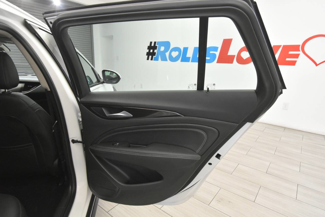 Used 2018 Buick Regal Essence w/ Driver Confidence Package #1 AWD/4WD image 23