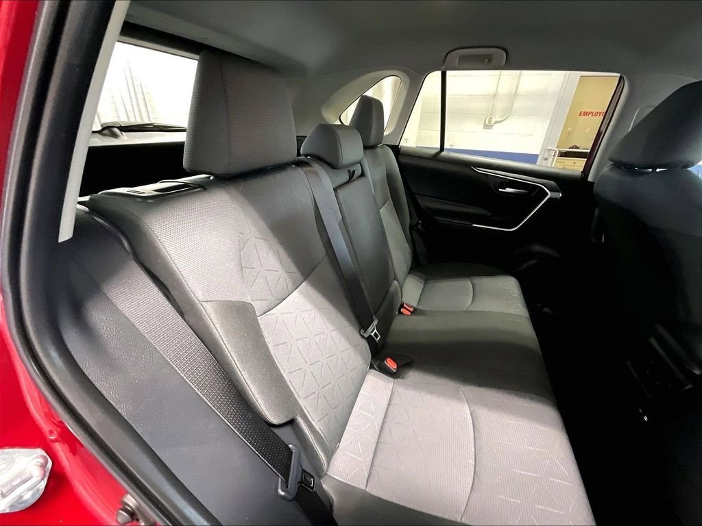 Used 2025 Toyota RAV4 XLE AWD/4WD image 16