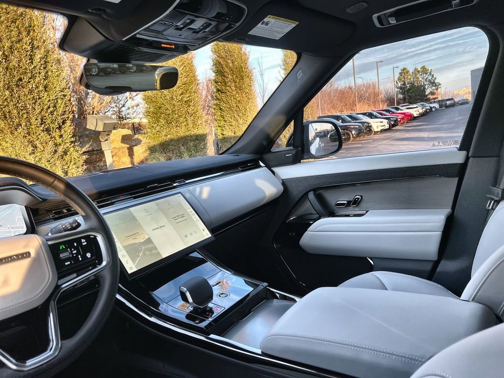 Used 2026 Land Rover Range Rover Sport SE image 13