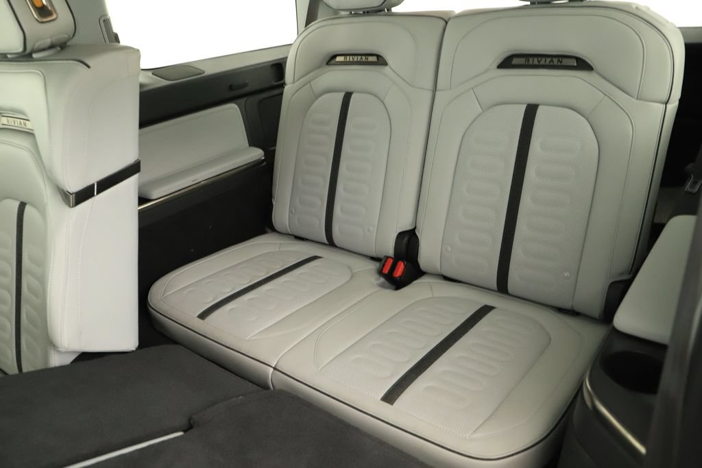 Used 2024 Rivian R1S Adventure AWD/4WD image 31
