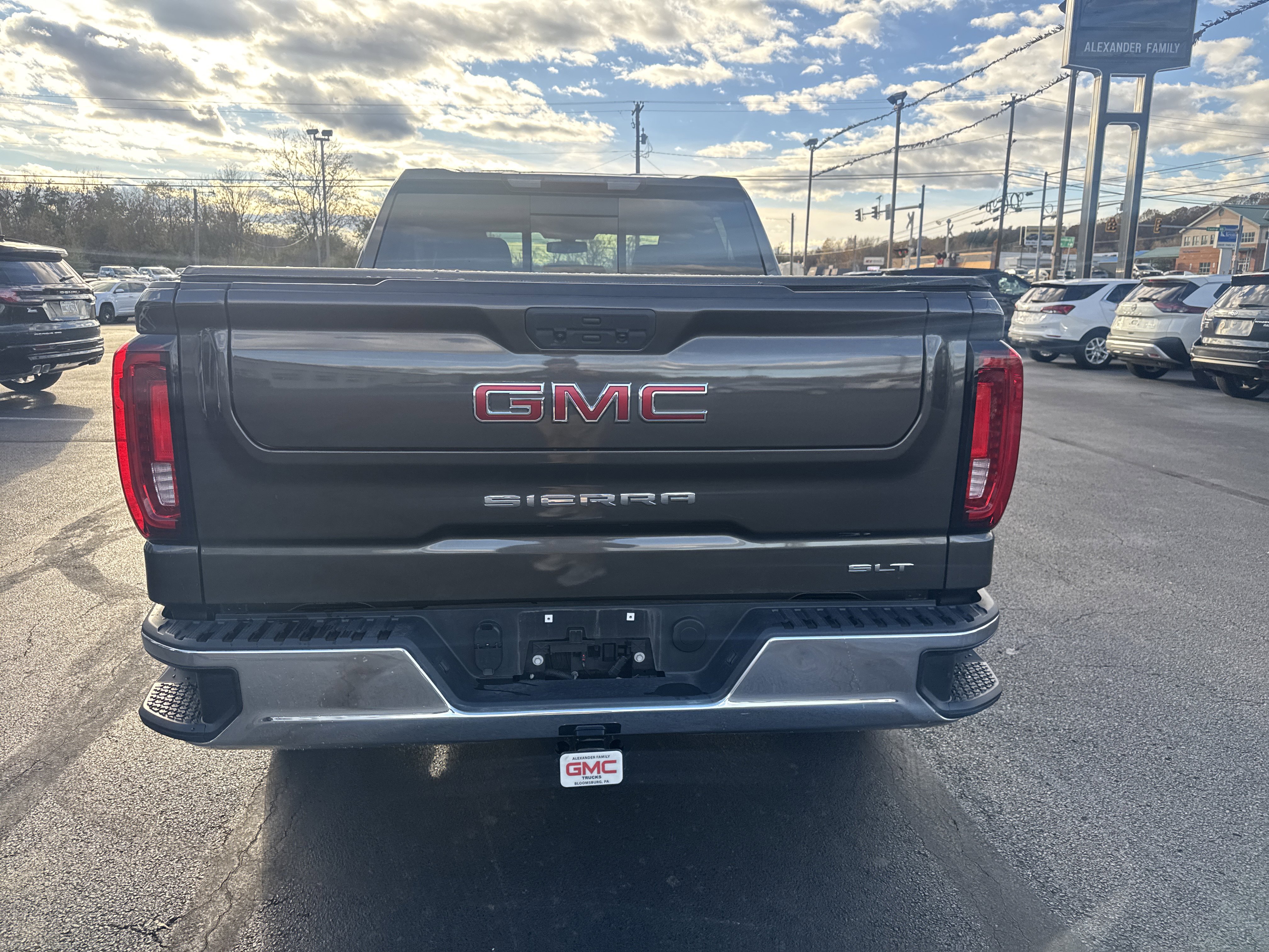 Used 2019 GMC Sierra 1500 SLT w/ SLT Premium Package image 4