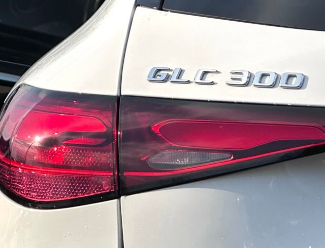 Used 2025 Mercedes-Benz GLC 300 4MATIC image 11