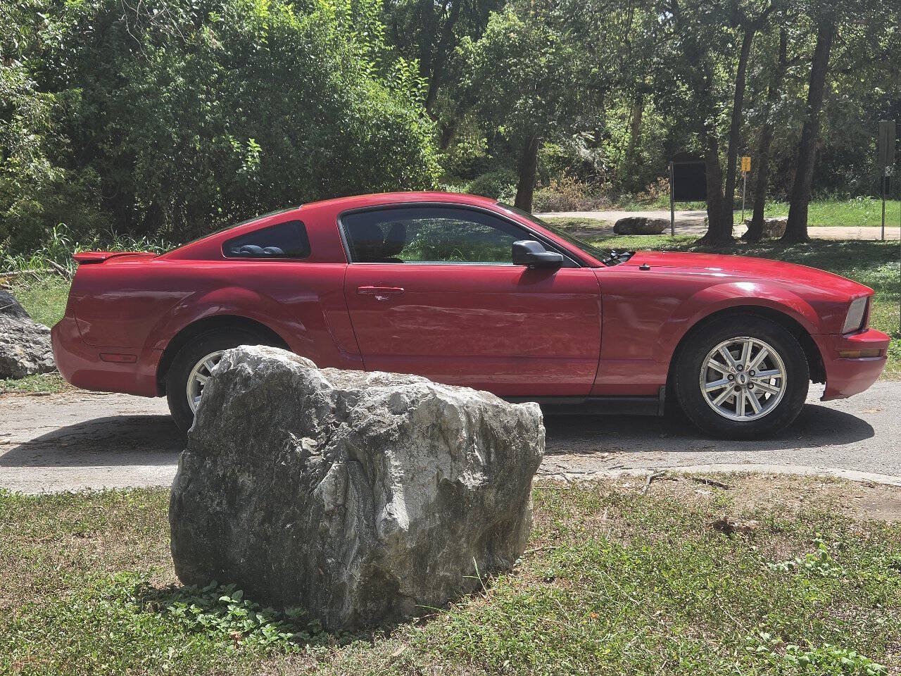 Used 2006 Ford Mustang Coupe RWD image 3
