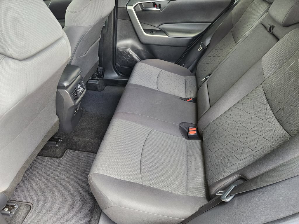Used 2021 Toyota RAV4 XLE w/ Convenience Package FWD image 28