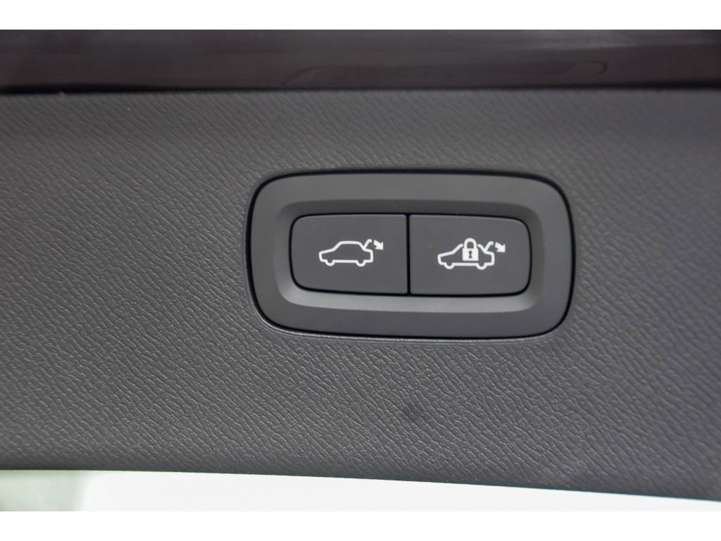 Certified 2026 Volvo XC90 B5 Core w/ Protection Package Premier image 26